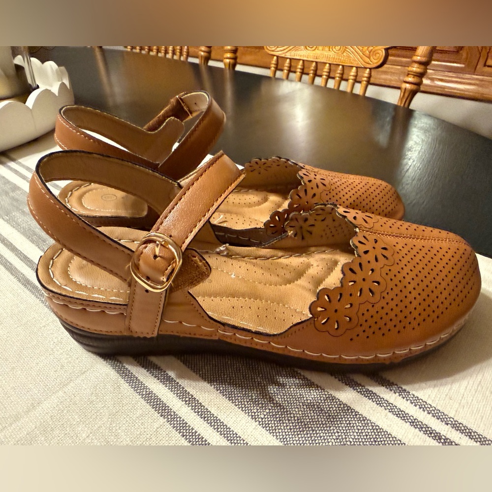 Patrizia by Spring Step Gennina wedge sandal, size 9
